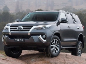 Фотография Toyota Fortuner внедорожник 2019 года